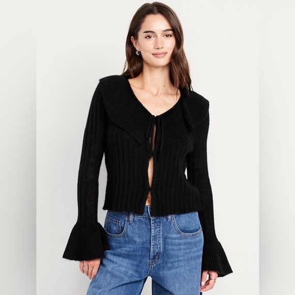 Old Navy Sweaters - Old Navy Wool-Blend Ruffle Tie-Front Cropped Cardigan Size M